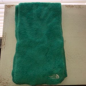 North face scarf